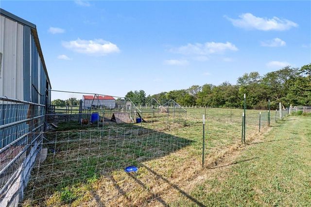 19006 S Prairie Lane, Pleasant Hill, MO 64083