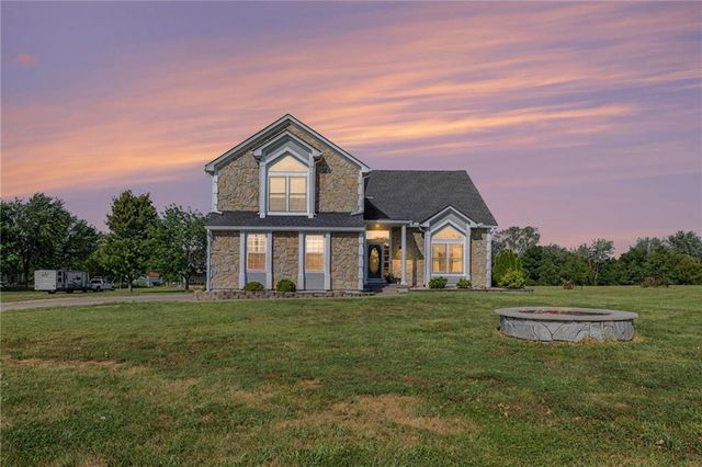 19006 S Prairie Lane, Pleasant Hill, MO 64083