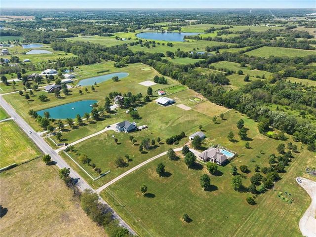 19006 S Prairie Lane, Pleasant Hill, MO 64083