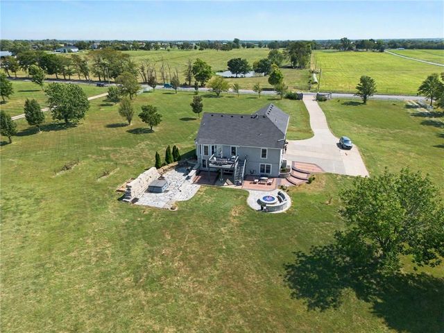 19006 S Prairie Lane, Pleasant Hill, MO 64083