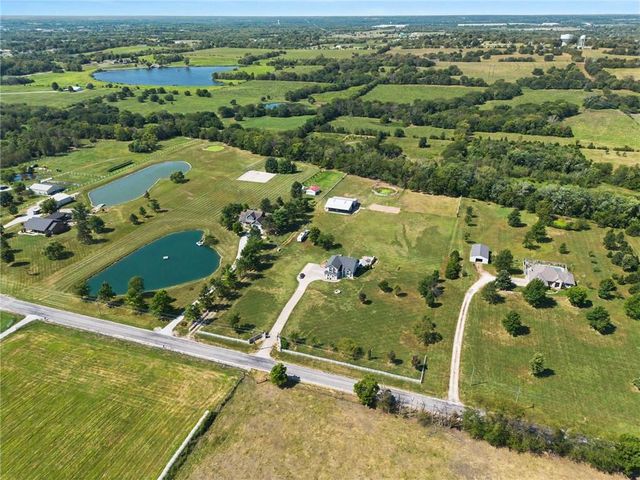 19006 S Prairie Lane, Pleasant Hill, MO 64083