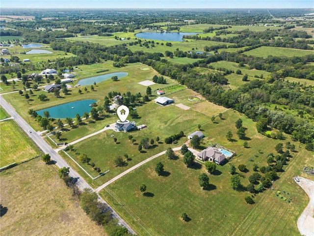 19006 S Prairie Lane, Pleasant Hill, MO 64083