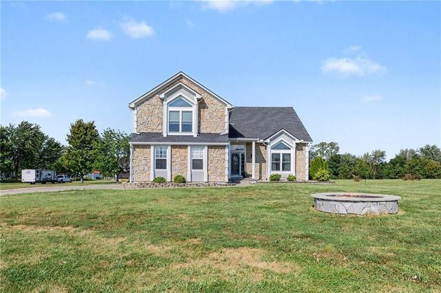 19006 S Prairie Lane, Pleasant Hill, MO 64083