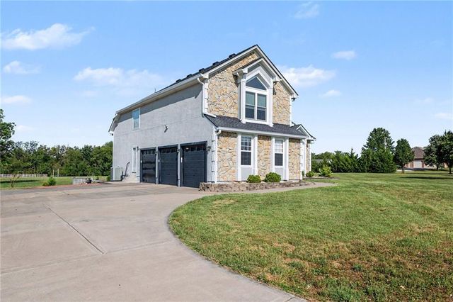 19006 S Prairie Lane, Pleasant Hill, MO 64083