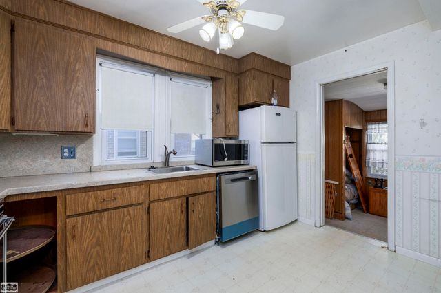 22331 Harper Lake Avenue, Saint Clair Shores, MI 48080
