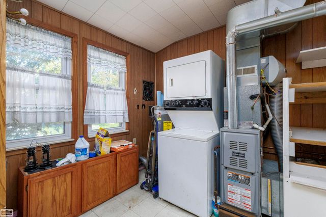 22331 Harper Lake Avenue, Saint Clair Shores, MI 48080