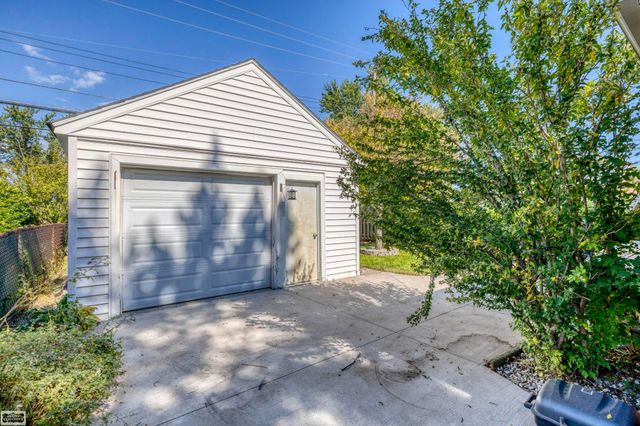 22331 Harper Lake Avenue, Saint Clair Shores, MI 48080