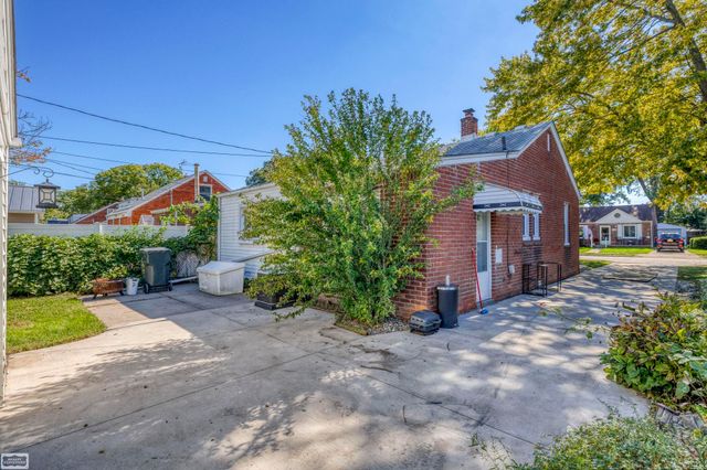 22331 Harper Lake Avenue, Saint Clair Shores, MI 48080