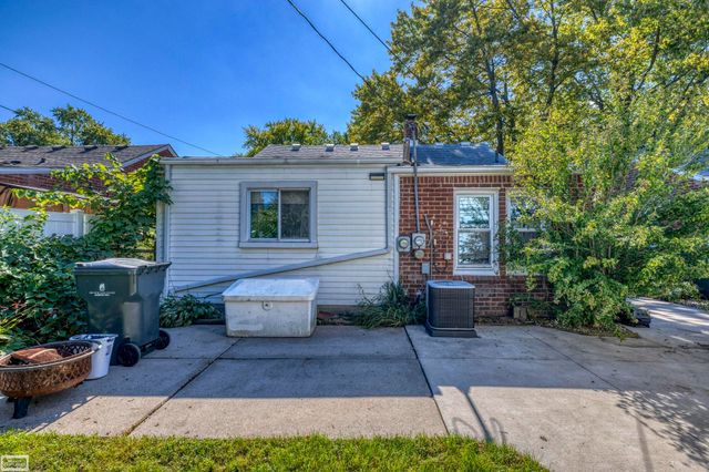 22331 Harper Lake Avenue, Saint Clair Shores, MI 48080