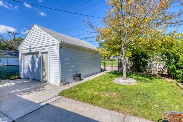 22331 Harper Lake Avenue, Saint Clair Shores, MI 48080