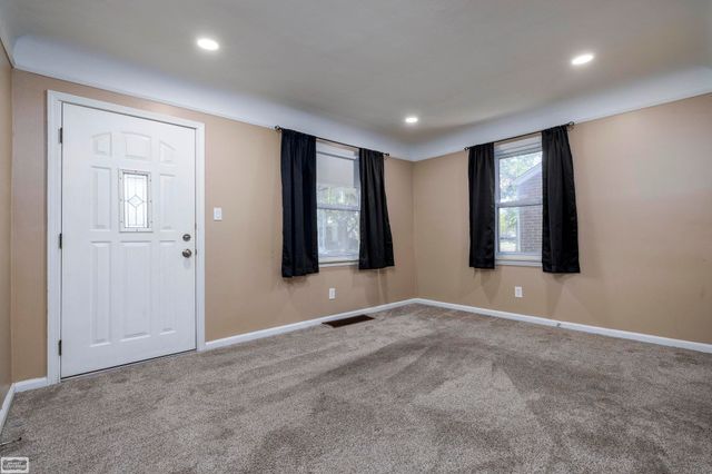 22331 Harper Lake Avenue, Saint Clair Shores, MI 48080