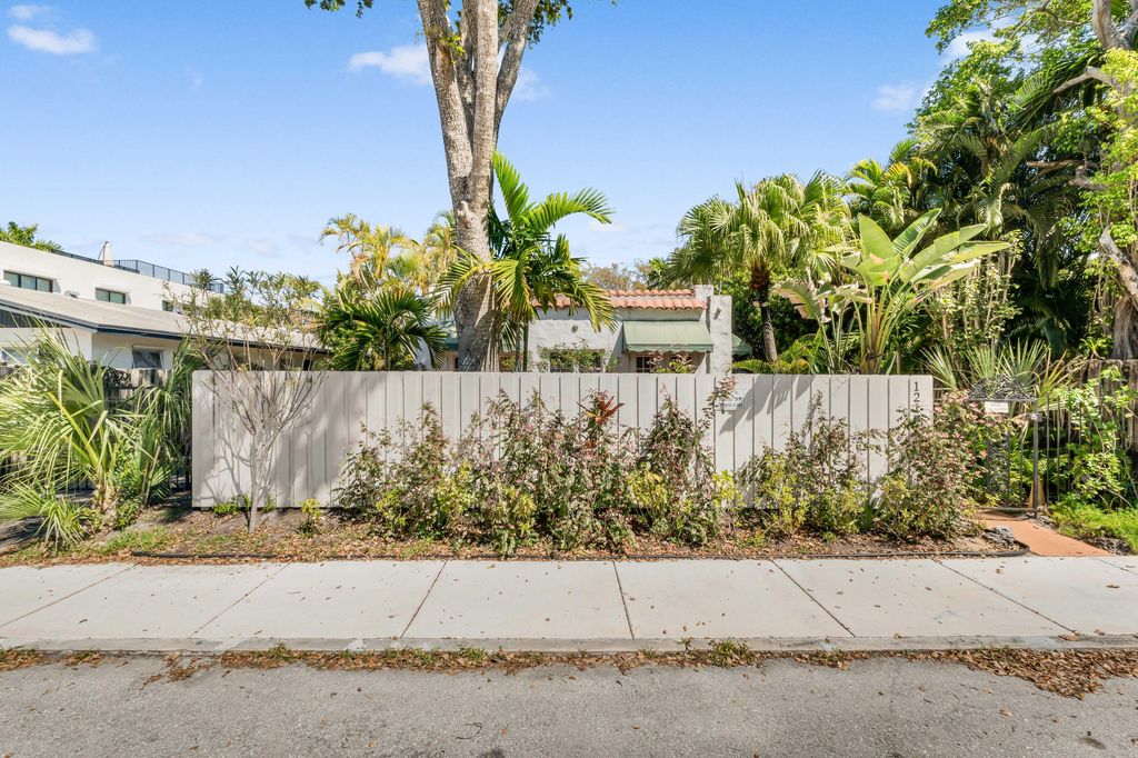 1217 SE 1st Street, Fort Lauderdale, FL 33301