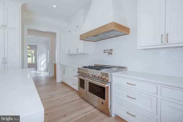 6012 SONOMA RD, Bethesda, MD 20817