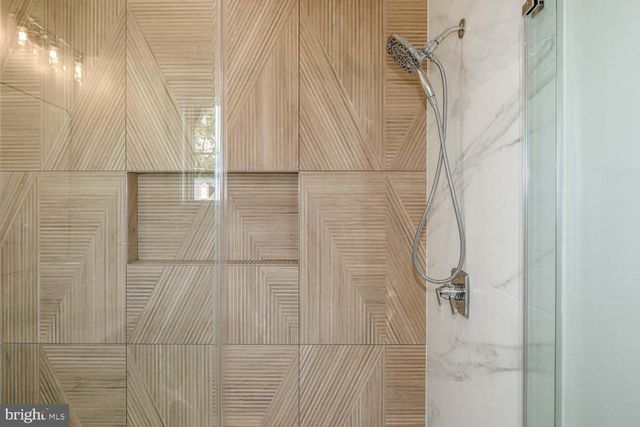 6012 SONOMA RD, Bethesda, MD 20817