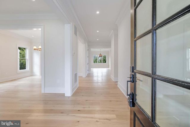 6012 SONOMA RD, Bethesda, MD 20817