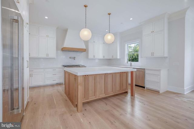 6012 SONOMA RD, Bethesda, MD 20817