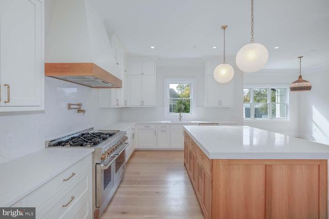 6012 SONOMA RD, Bethesda, MD 20817