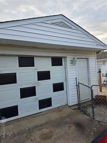 404 Pinewood Avenue, Piqua, OH 45356