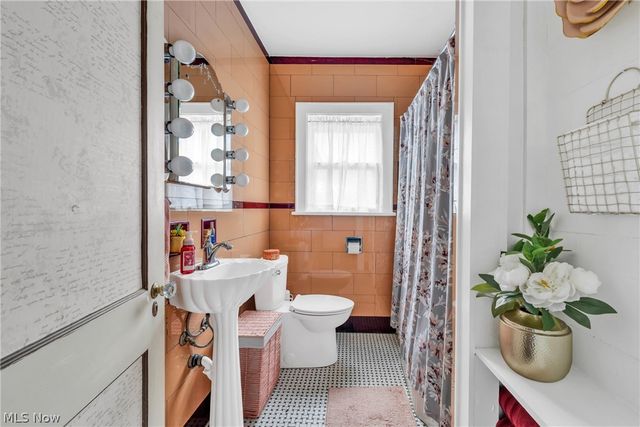 132 6th Street NW, Barberton, OH 44203