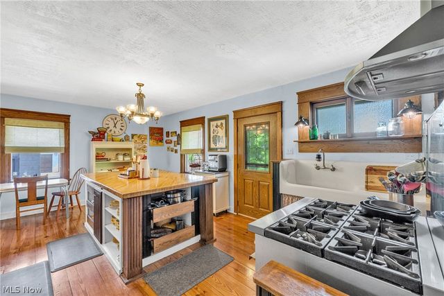 132 6th Street NW, Barberton, OH 44203