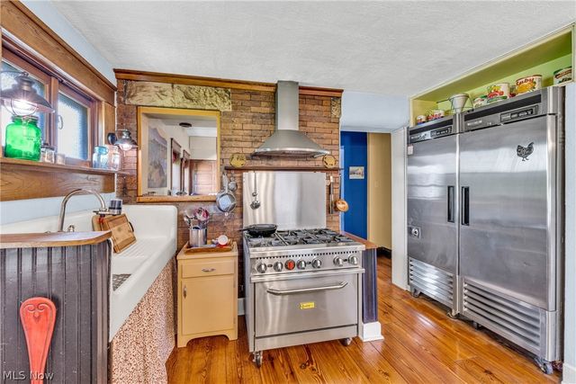 132 6th Street NW, Barberton, OH 44203