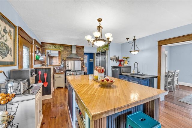 132 6th Street NW, Barberton, OH 44203