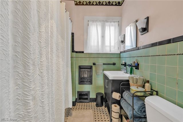 132 6th Street NW, Barberton, OH 44203