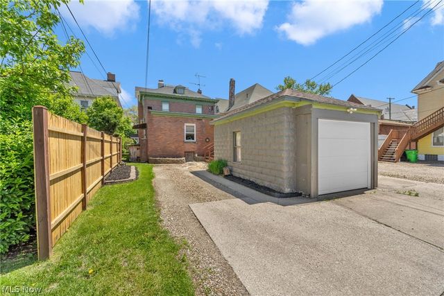 132 6th Street NW, Barberton, OH 44203