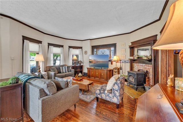 132 6th Street NW, Barberton, OH 44203
