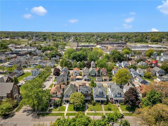 132 6th Street NW, Barberton, OH 44203