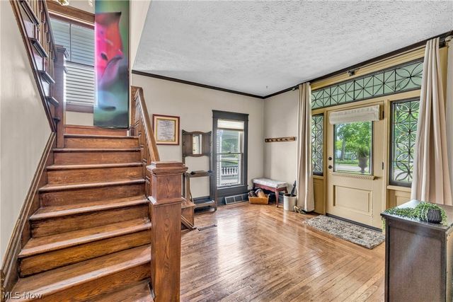 132 6th Street NW, Barberton, OH 44203