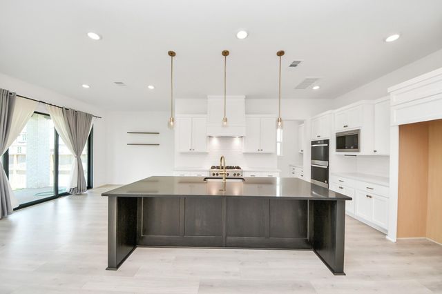 10235 Forest Lake Drive, Sienna Plantation, TX 77459