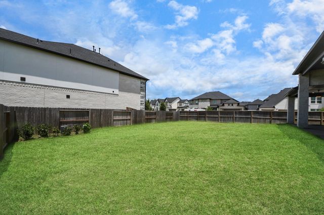 10235 Forest Lake Drive, Sienna Plantation, TX 77459