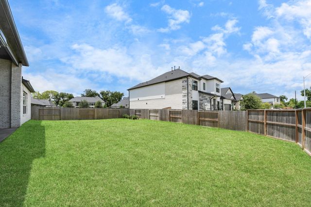 10235 Forest Lake Drive, Sienna Plantation, TX 77459