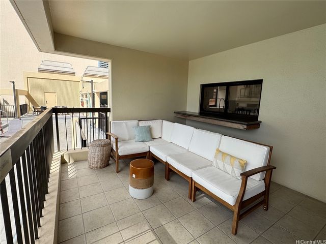 2470 Kalakaua Avenue 504, Honolulu, HI 96815