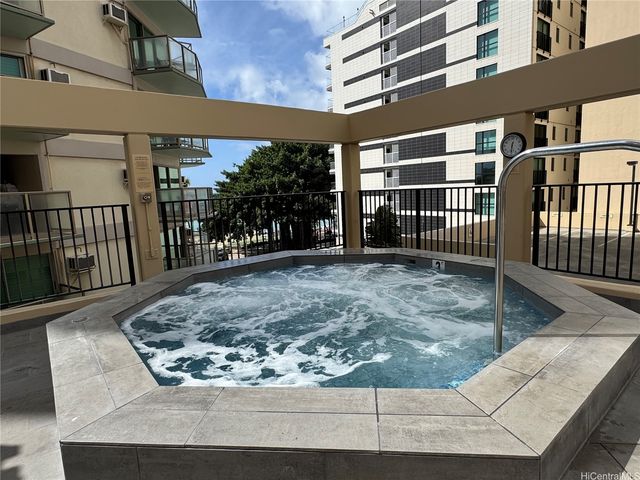 2470 Kalakaua Avenue 504, Honolulu, HI 96815