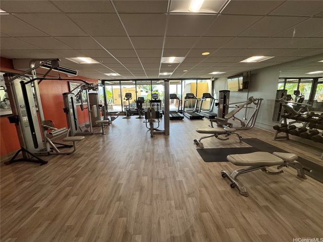 2470 Kalakaua Avenue 504, Honolulu, HI 96815