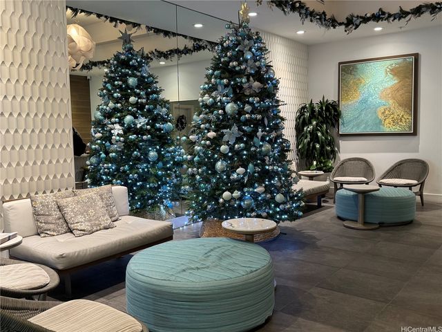 2470 Kalakaua Avenue 504, Honolulu, HI 96815