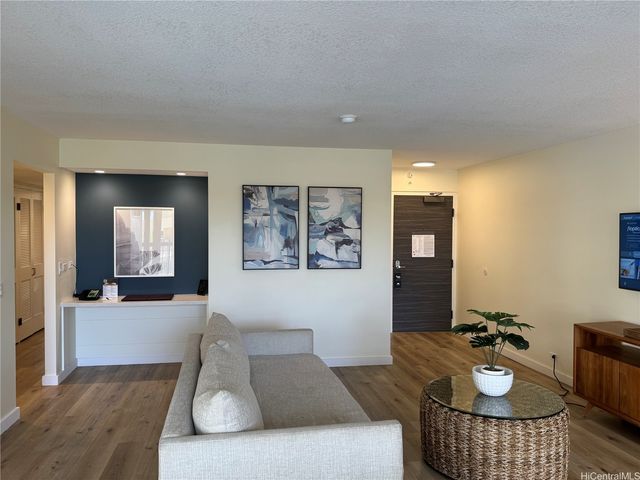 2470 Kalakaua Avenue 504, Honolulu, HI 96815