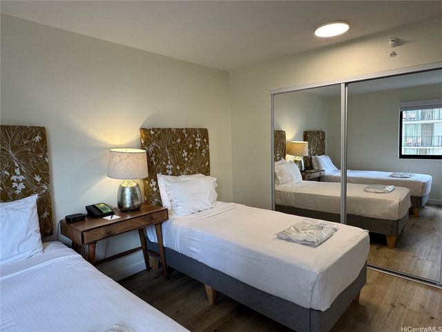 2470 Kalakaua Avenue 504, Honolulu, HI 96815