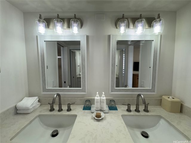 2470 Kalakaua Avenue 504, Honolulu, HI 96815