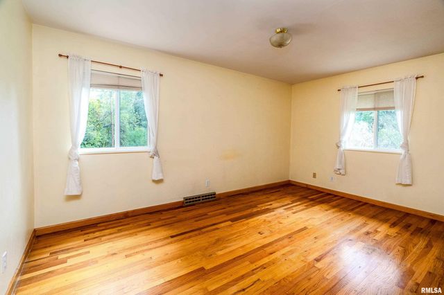 1301 W COURT Street, Carbondale, IL 62901