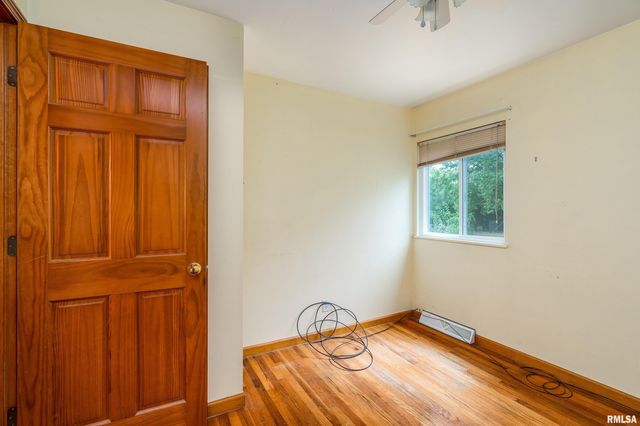 1301 W COURT Street, Carbondale, IL 62901