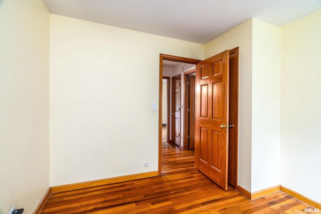 1301 W COURT Street, Carbondale, IL 62901