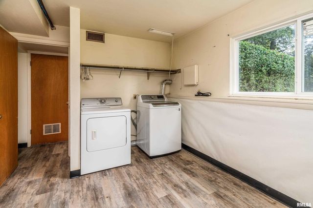 1301 W COURT Street, Carbondale, IL 62901