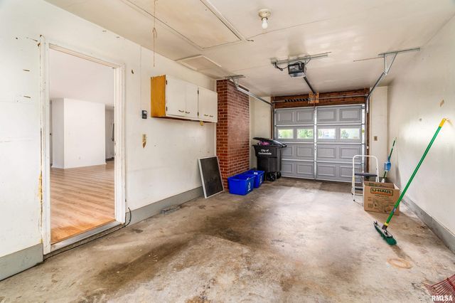 1301 W COURT Street, Carbondale, IL 62901