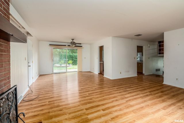 1301 W COURT Street, Carbondale, IL 62901