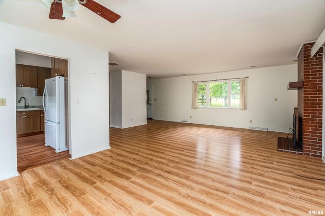 1301 W COURT Street, Carbondale, IL 62901