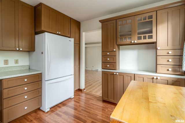 1301 W COURT Street, Carbondale, IL 62901