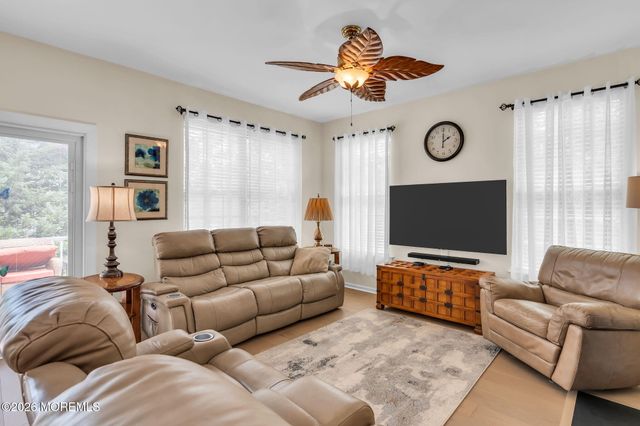 4 Faulkners Place, Barnegat, NJ 08005